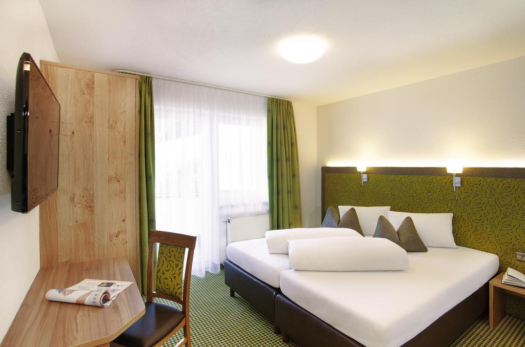 Hotel Garni Chasa Sulai Ischgl Zimmer foto